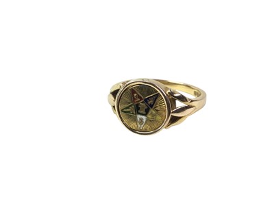Lot 660 - MASONIC GOLD SWIVEL RING