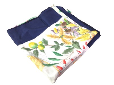 Lot 675 - VINTAGE GUCCI SILK SCARF