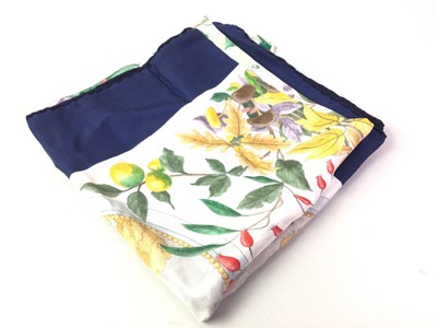 Lot 675 - VINTAGE GUCCI SILK SCARF