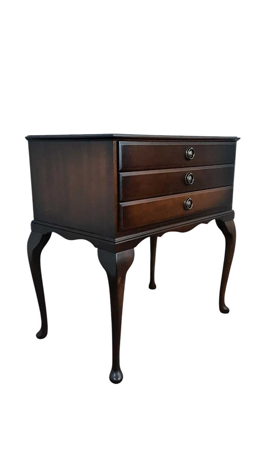 Lot 75 - MAHOGANY TABLE CANTEEN OF SILVER PLATED CUTLERY