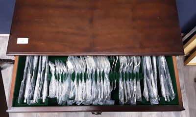 Lot 75 - MAHOGANY TABLE CANTEEN OF SILVER PLATED CUTLERY