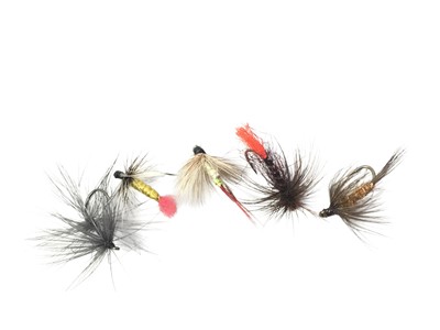Lot 352 - GROUP OF FLY TYING EQUIPMENT