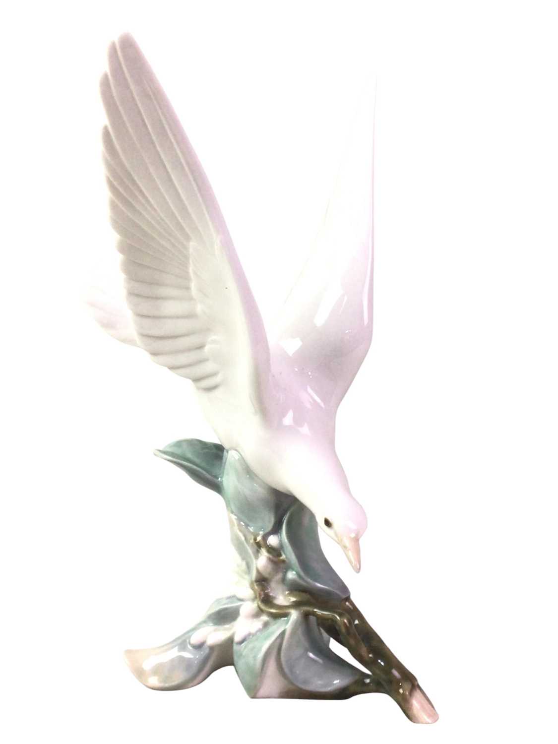Lot 278 - LLADRO FIGURE OF A SEA BIRD