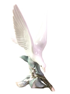 Lot 278 - LLADRO FIGURE OF A SEA BIRD