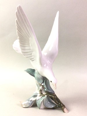 Lot 278 - LLADRO FIGURE OF A SEA BIRD