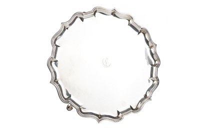 Lot 985 - GEORGE V SILVER SALVER