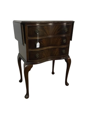 Lot 602 - MAHOGANY CHEST