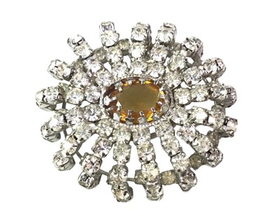 Lot 607 - COLLECTION OF FASHION BROOCHES