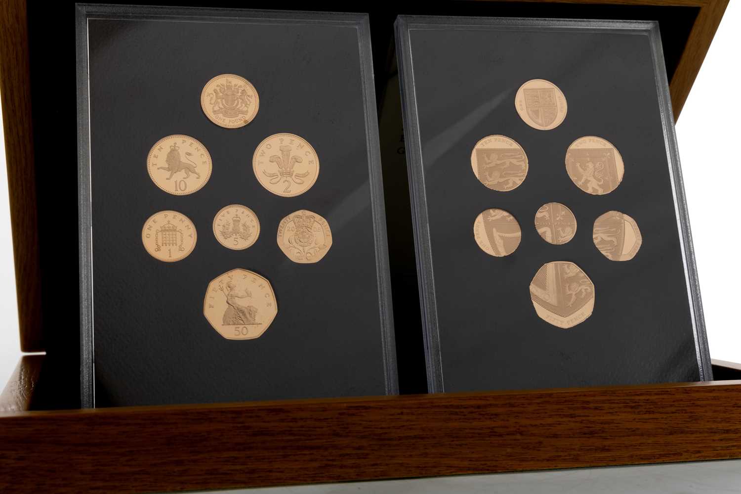 Lot 120 - 2008 EMBLEMS OF BRITAIN GOLD PROOF COLLECTION
