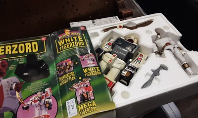 Lot 272 - POWER RANGERS, A COLLECTION OF FIGURES AND ACCESSORIES