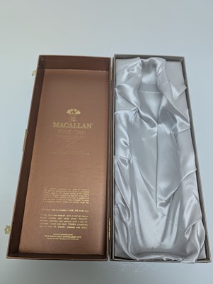 Lot 20 - MACALLAN 25 YEAR OLD FINE OAK
