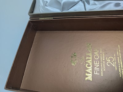 Lot 20 - MACALLAN 25 YEAR OLD FINE OAK