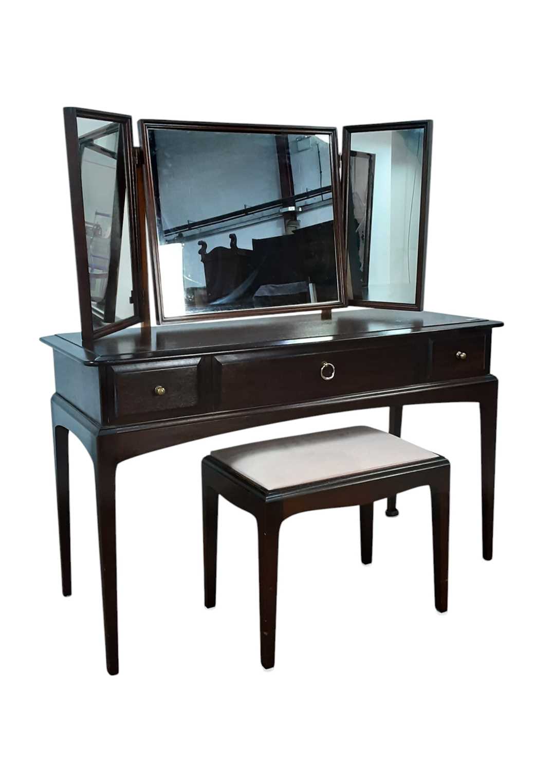 Lot 130 - STAG MINSTREL MAHOGANY BEDROOM SET