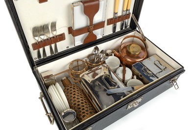 Lot 1476 - CORACLE FOR ASPREY LONDON PICNIC SET FOR FOUR