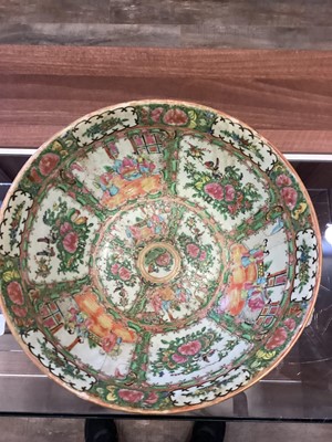 Lot 1421 - CHINESE CANTONESE FAMILLE ROSE PUNCH BOWL