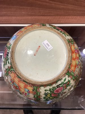 Lot 1421 - CHINESE CANTONESE FAMILLE ROSE PUNCH BOWL