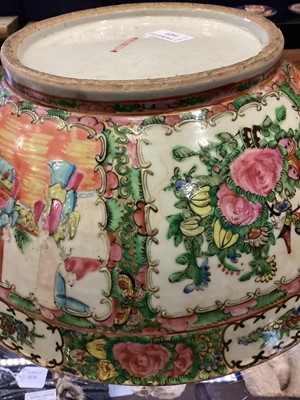Lot 1421 - CHINESE CANTONESE FAMILLE ROSE PUNCH BOWL