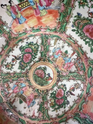 Lot 1421 - CHINESE CANTONESE FAMILLE ROSE PUNCH BOWL