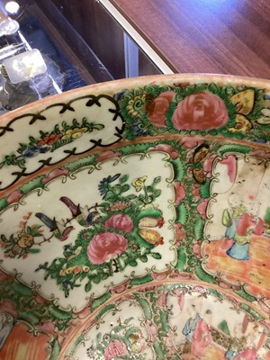 Lot 1421 - CHINESE CANTONESE FAMILLE ROSE PUNCH BOWL