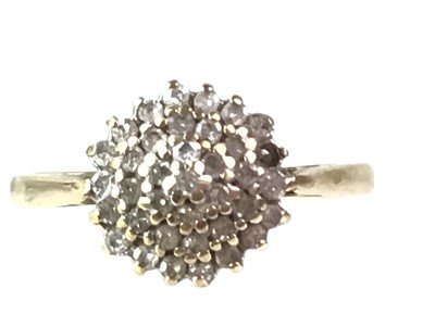 Lot 436 - DIAMOND CLUSTER RING