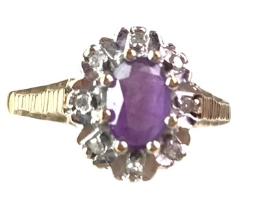 Lot 437 - AMETHYST AND DIAMOND RING