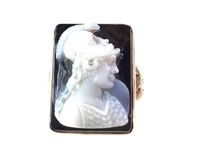 Lot 447 - CAMEO STYLE RING