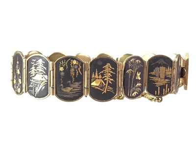 Lot 452 - JAPANESE KOMAI STYLE NECKLACE AND BRACELET