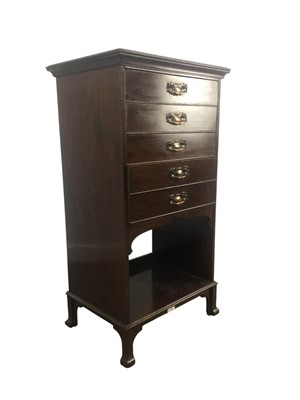 Lot 521 - EDWARDIAN MAHOGANY MUSIC CABINET