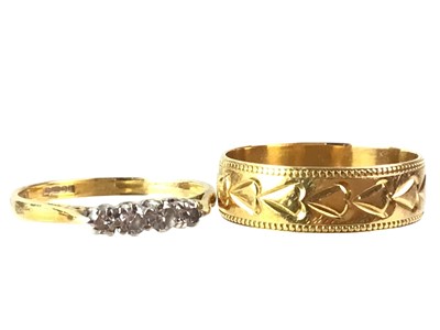 Lot 351 - DIAMOND FOUR STONE RING