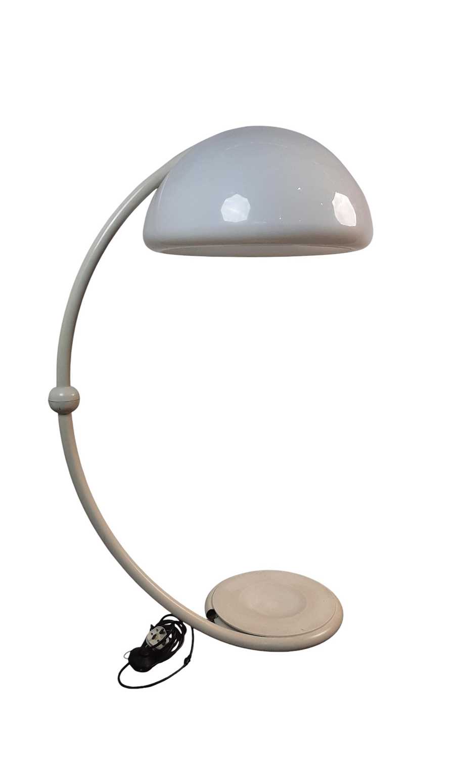 Lot 427 - ELIO MARTINELLI, RETRO 'SERPENTINE' FLOOR LAMP AND TABLE LAMP