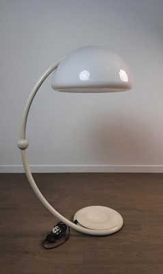 Lot 427 - ELIO MARTINELLI, RETRO 'SERPENTINE' FLOOR LAMP AND TABLE LAMP