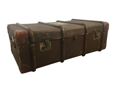 Lot 389 - VINTAGE TRAVEL TRUNK