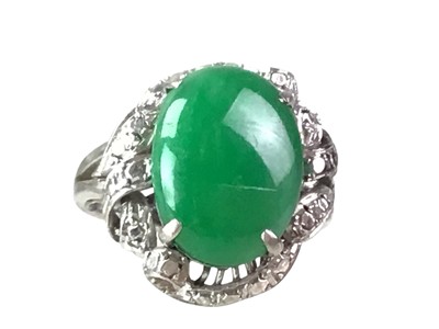 Lot 549 - JADE RING