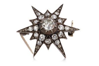 Lot 591 - DIAMOND STAR BROOCH