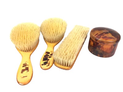 Lot 600 - TORTOISESHELL COMPOSITE VANITY SET