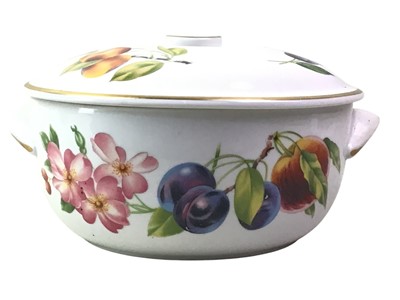 Lot 574 - ROYAL WORCESTER DINNER SERVICE