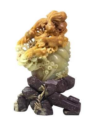 Lot 635 - CHINESE FAMILLE JAUNE CIRCULAR DISH