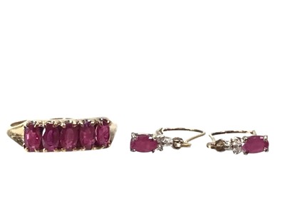 Lot 665 - RUBY RING AND A PAIR OF EARRINGS