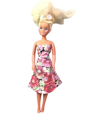 Lot 735 - GROUP OF DOLLS