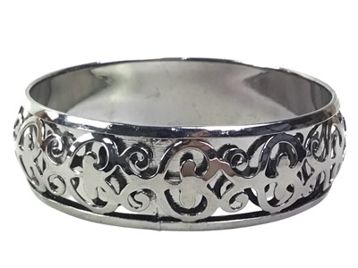 Lot 331 - GROUP OF COSTUME JEWELLERY