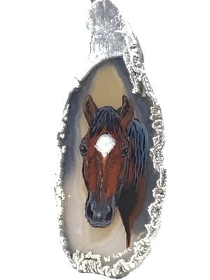 Lot 827 - STERLING SILVER AND AGATE NECKLACE