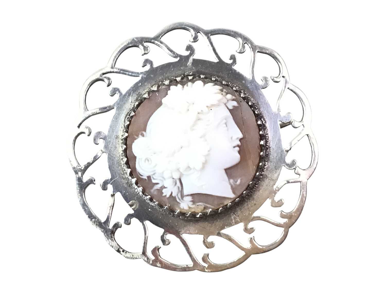 Lot 832 - VINTAGE STERLING SILVER CAMEO BROOCH