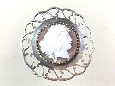 Lot 832 - VINTAGE STERLING SILVER CAMEO BROOCH