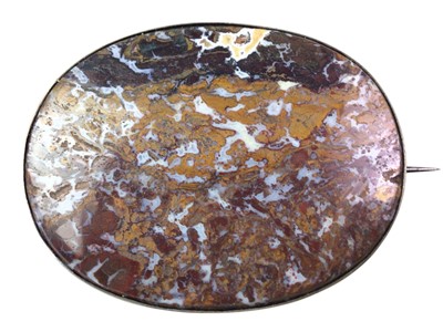 Lot 378 - VINTAGE WHITE METAL LARGE STONE SET BROOCH