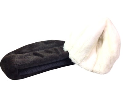 Lot 813 - GROUP OF HATS