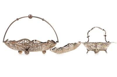 Lot 1048 - COLLECTION OF SILVER ITEMS