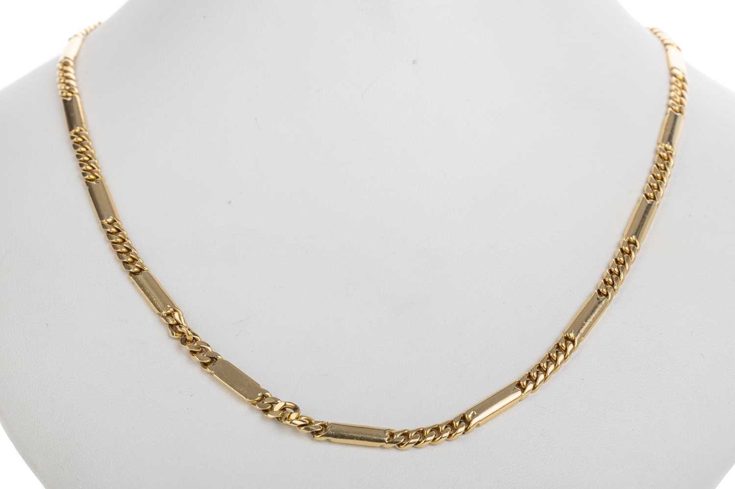 Lot 528 - NECKLACE,