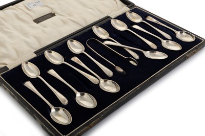 Lot 1055 - SET OF TWELVE GEORGE V SILVER TEASPOONS
