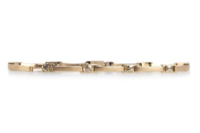 Lot 598 - GOLD BRACELET