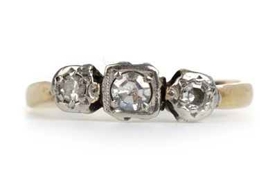 Lot 602 - DIAMOND THREE STONE RING